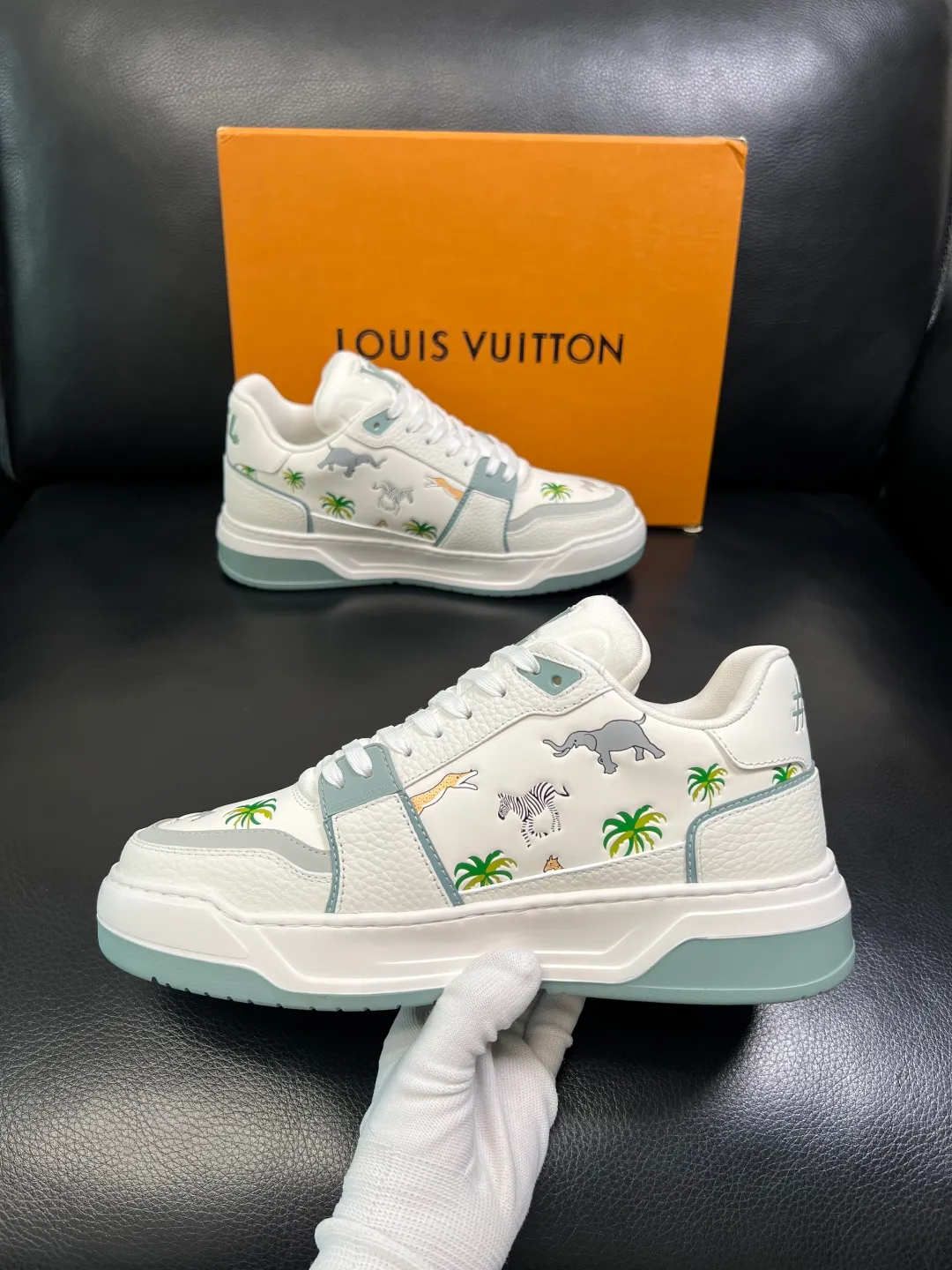 Men's shoes 💰 940 Lv high quality top crafts Louis Vuitton, sports sneakers counter synchronization, uppers imported from Italy, high-quality splicing colorful complex crafts, imported mesh pads soft and comfortable, soles: original soles specially provided by the original factory, T men's shoes 💰U exclusive movable molded soles super comfortable, original factory single goods, code number 39-44 (customized 38 45)